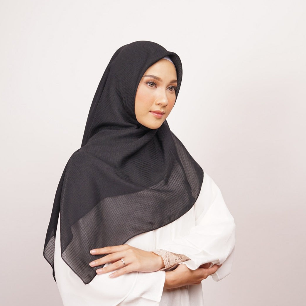 Elzatta Jilbab Segi Empat Scarf Polos Keisha Wanna