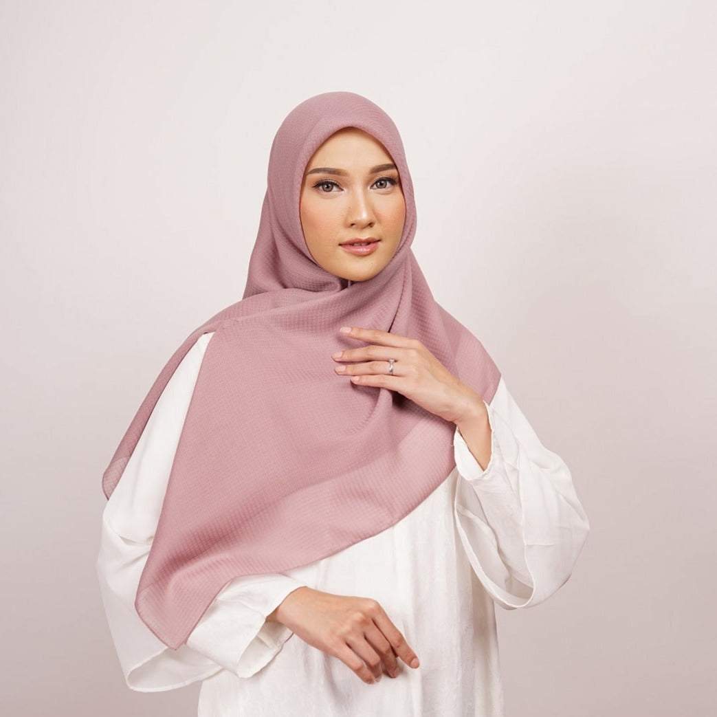 Elzatta Jilbab Segi Empat Scarf Polos Keisha Wanna