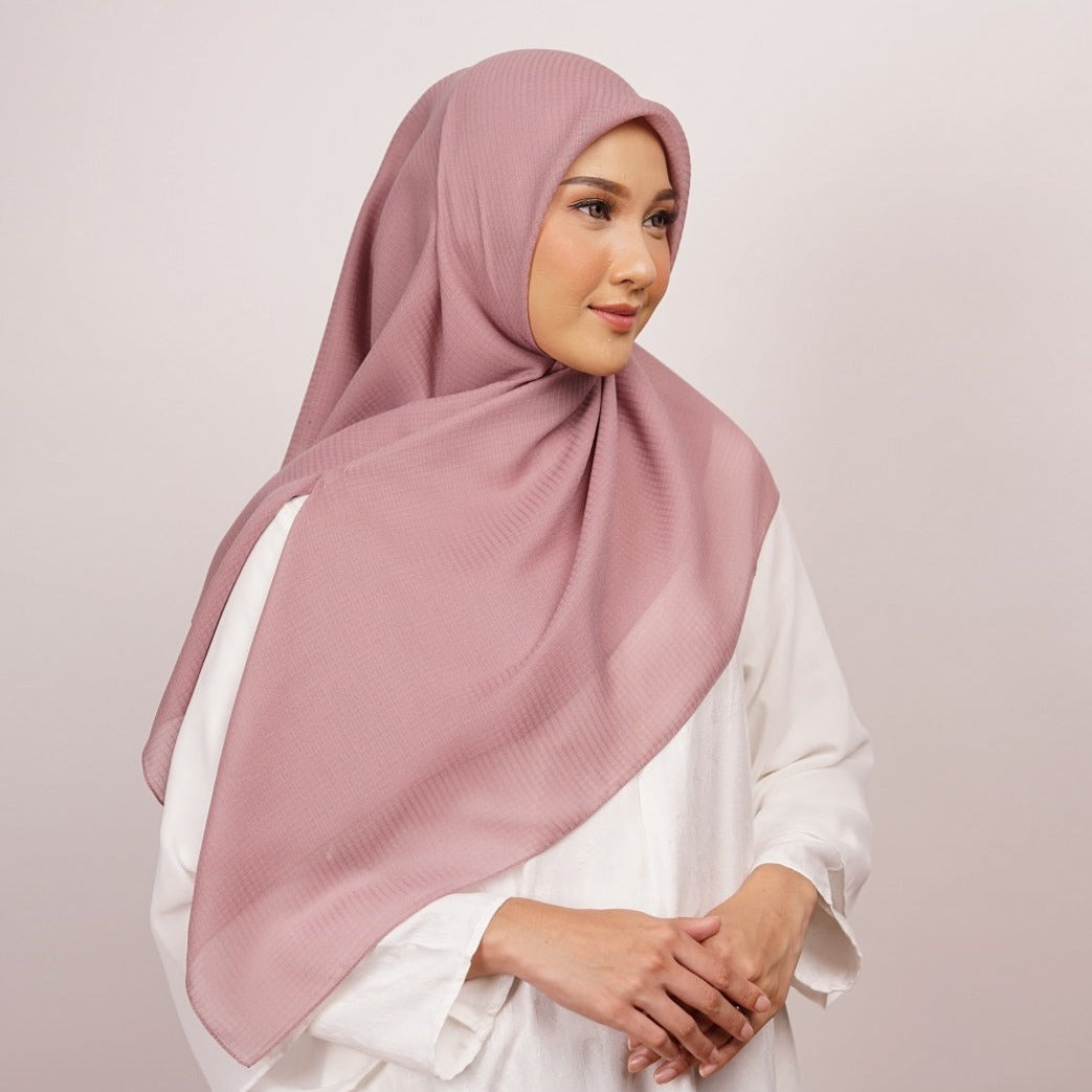 Elzatta Jilbab Segi Empat Scarf Polos Keisha Wanna