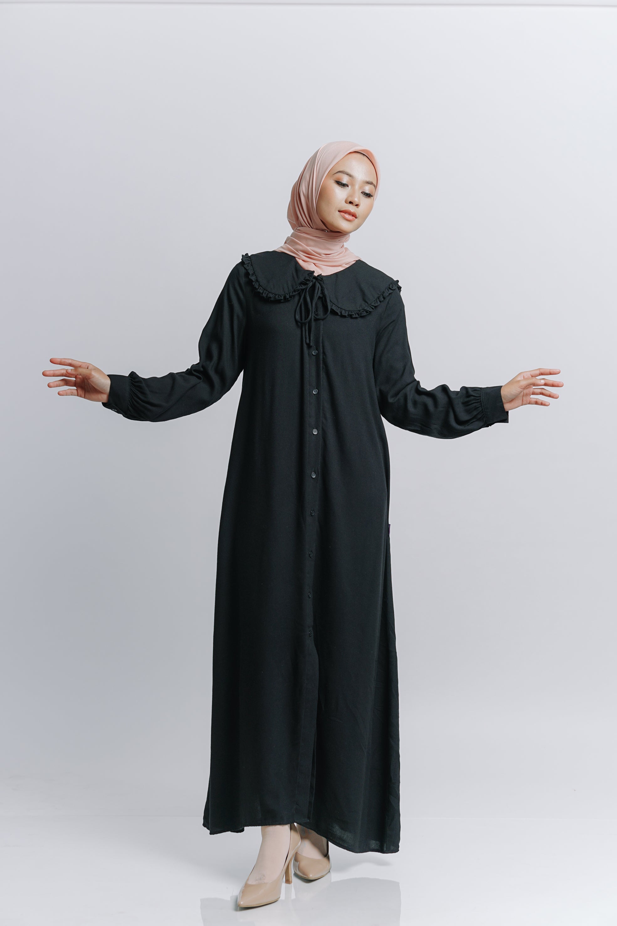 Gamis Frills Alwanira - Hitam
