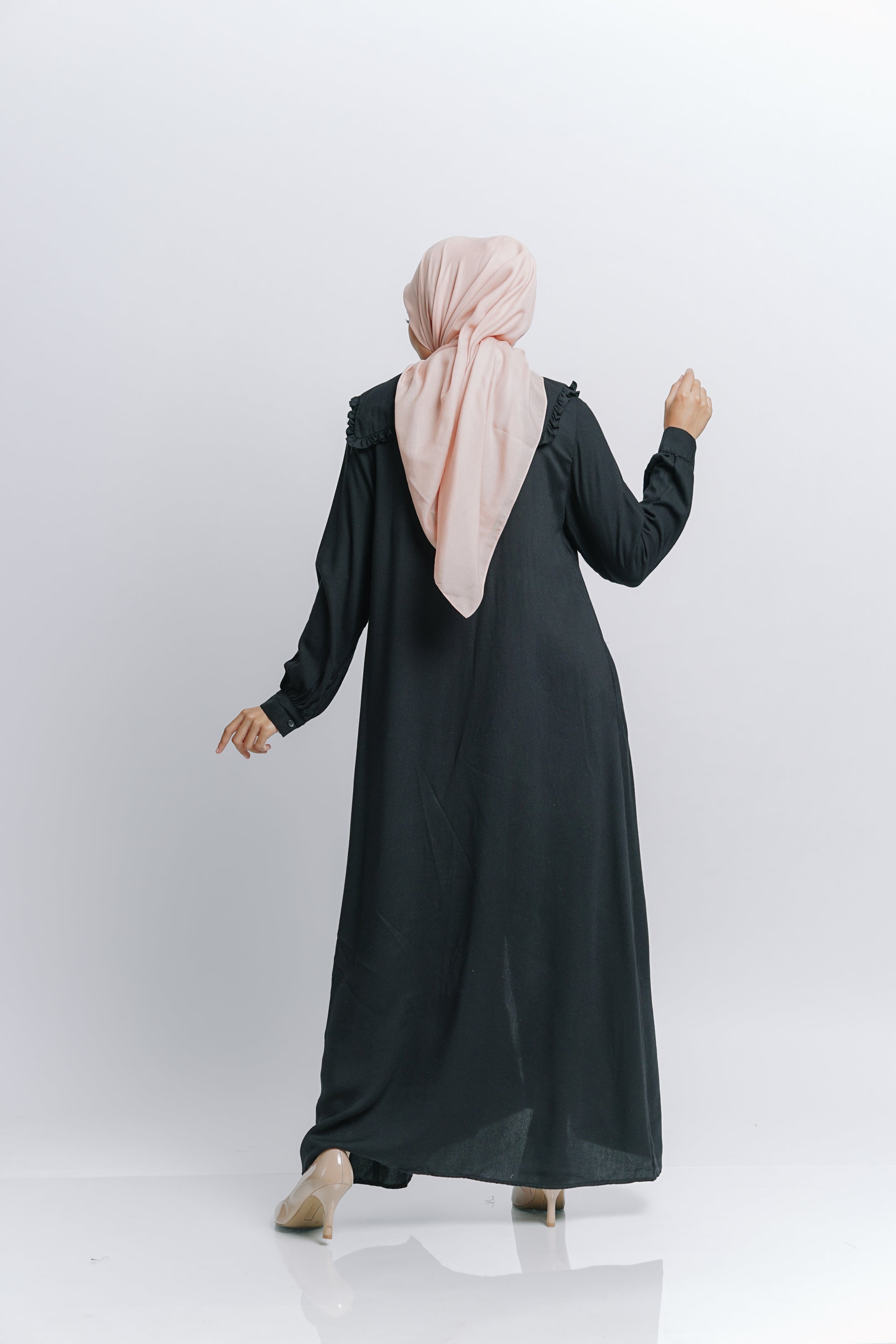 Gamis Frills Alwanira - Hitam