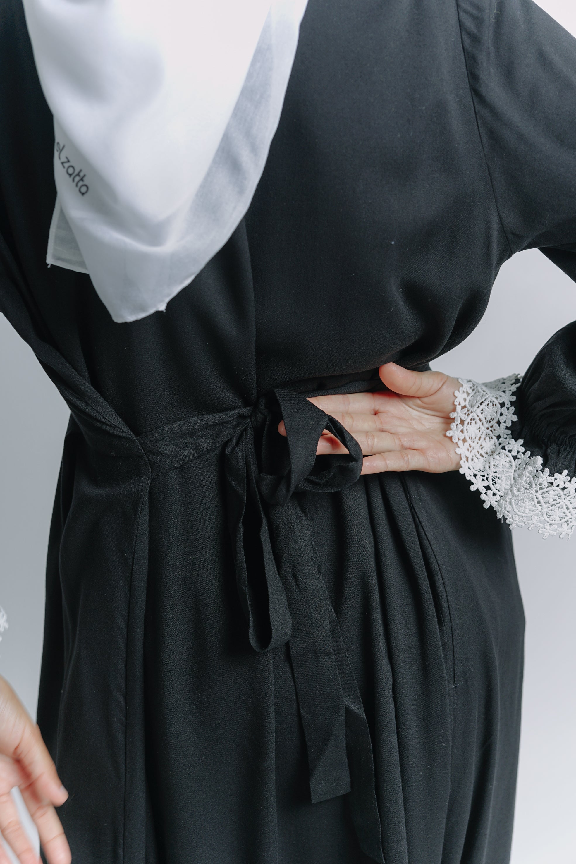 Elzatta Gamis Renda Alwanira - Hitam