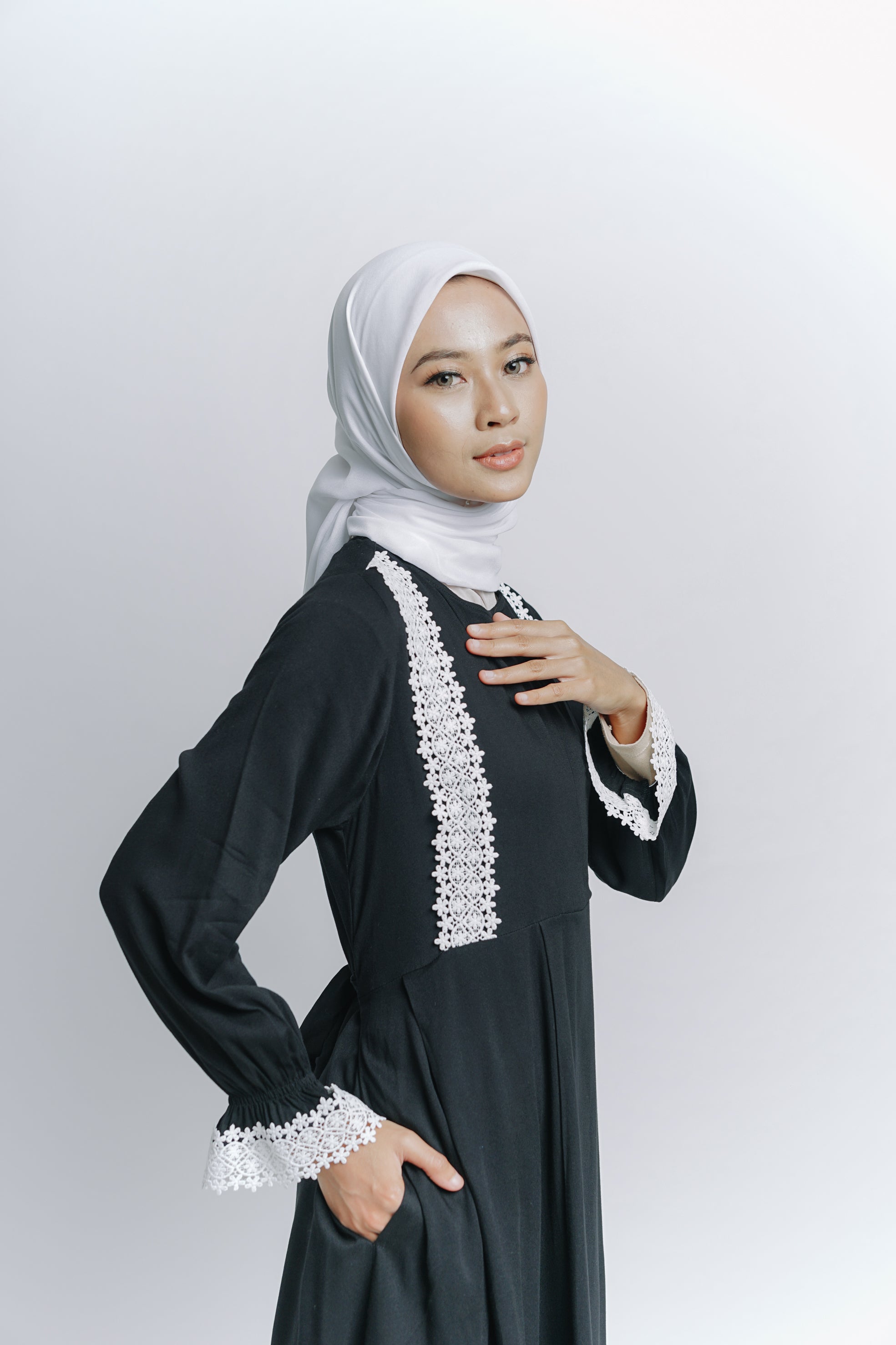 Elzatta Gamis Renda Alwanira - Hitam