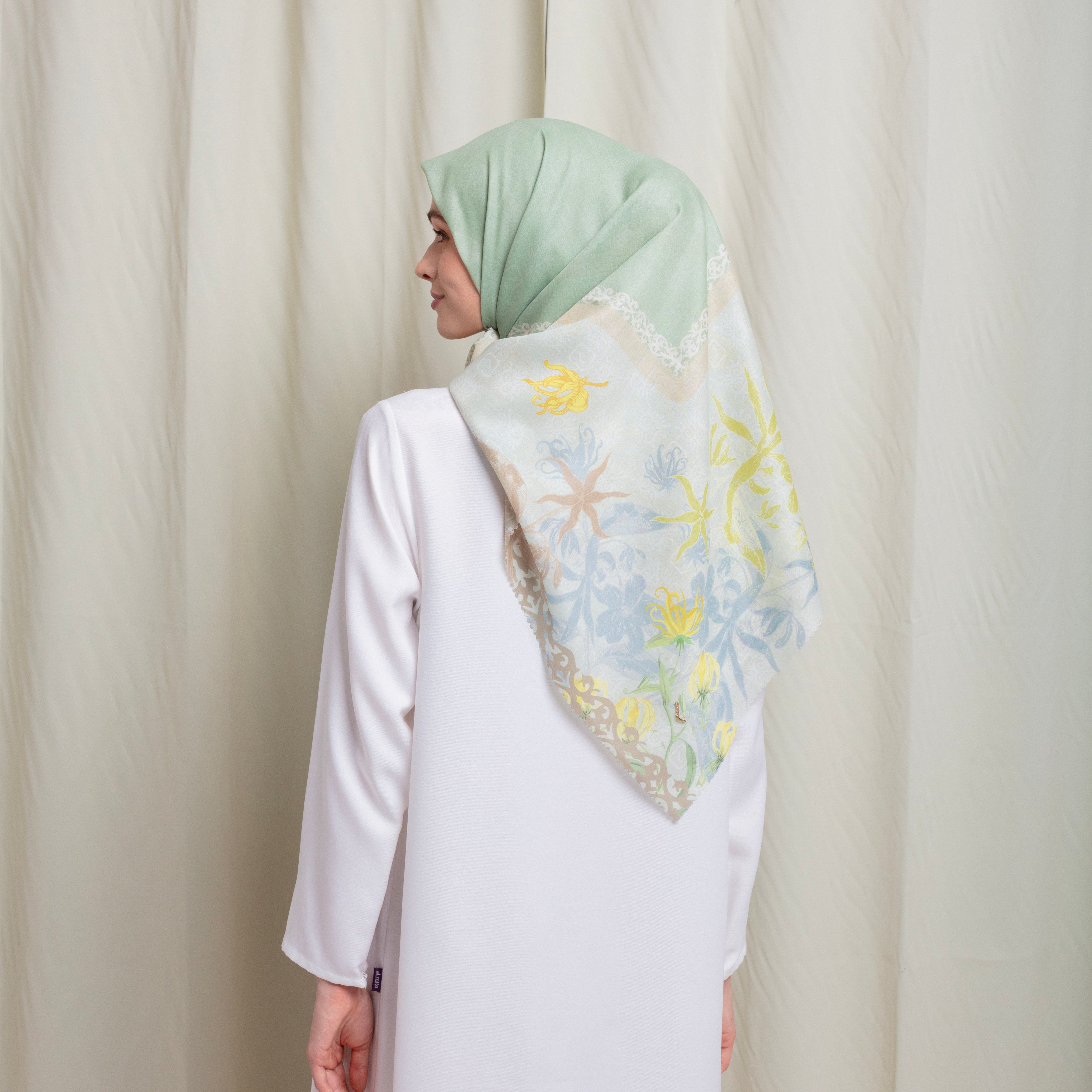 Elzatta Hijab Segiempat Pesona Bunga Kenanga 1