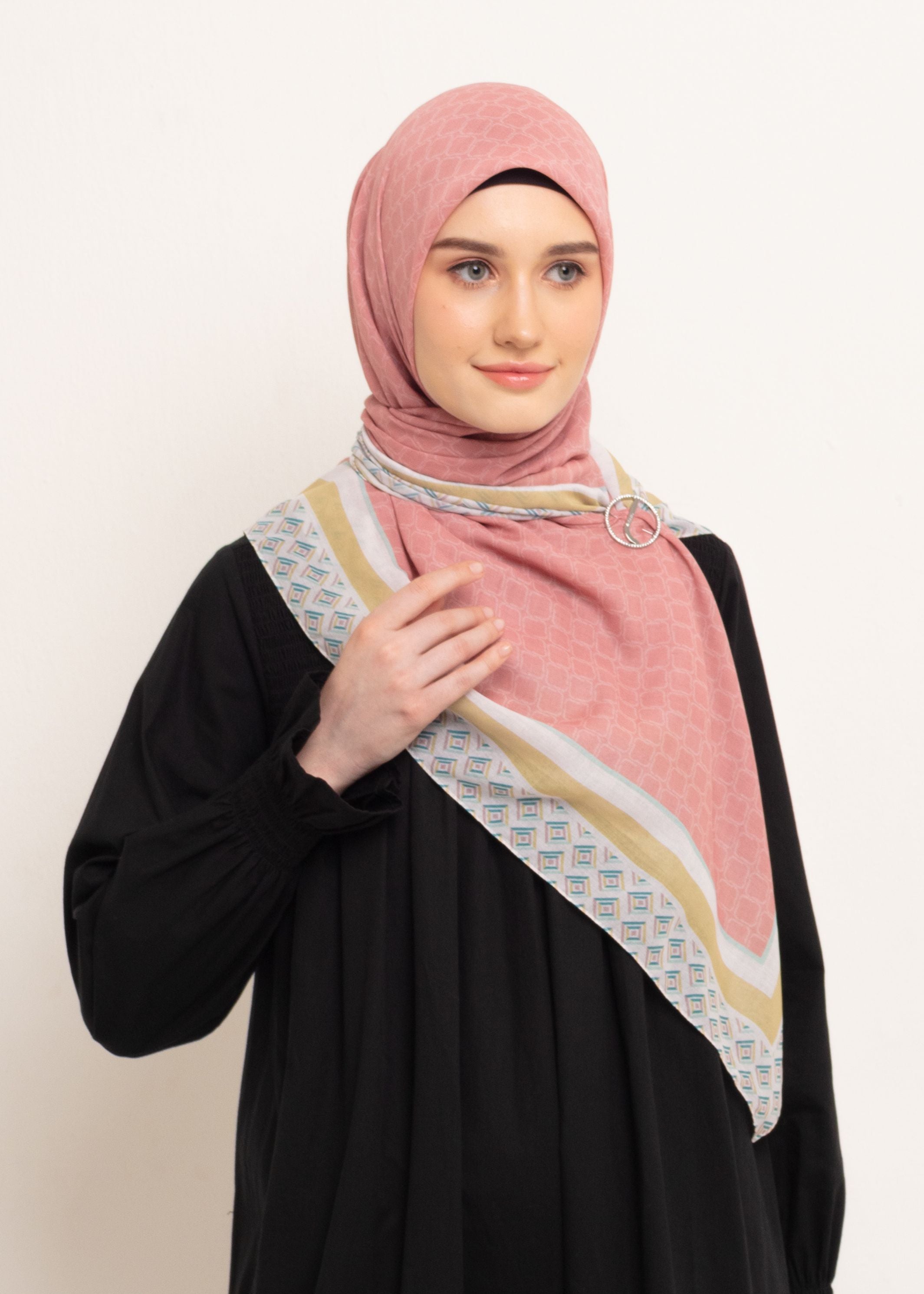 Proktolog qabulida porno videolarni tomosha qilish Xotinimning dostim bilan ruscha video