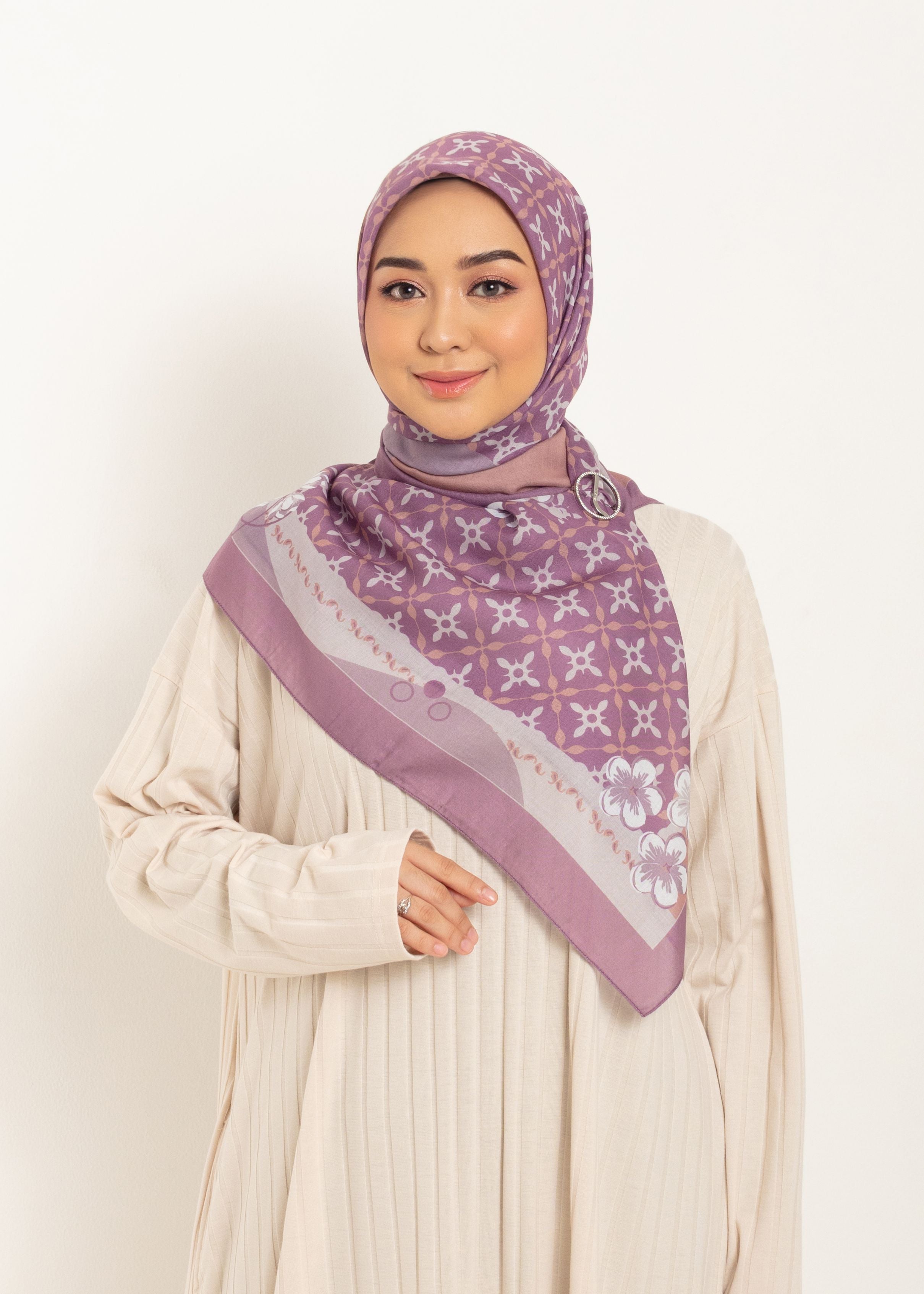 Hijab Segiempat Kaila Frangipani