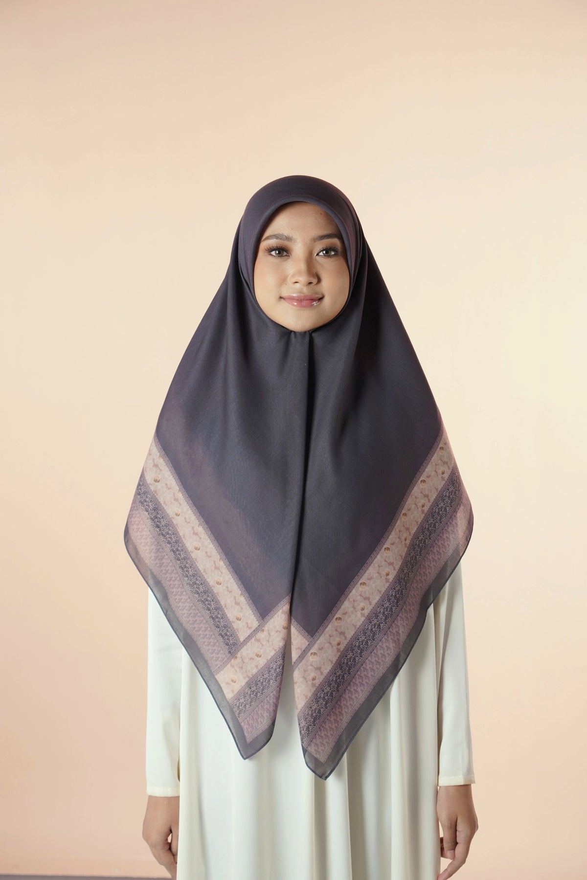 Elzatta Kaila Tapestry Bloom
