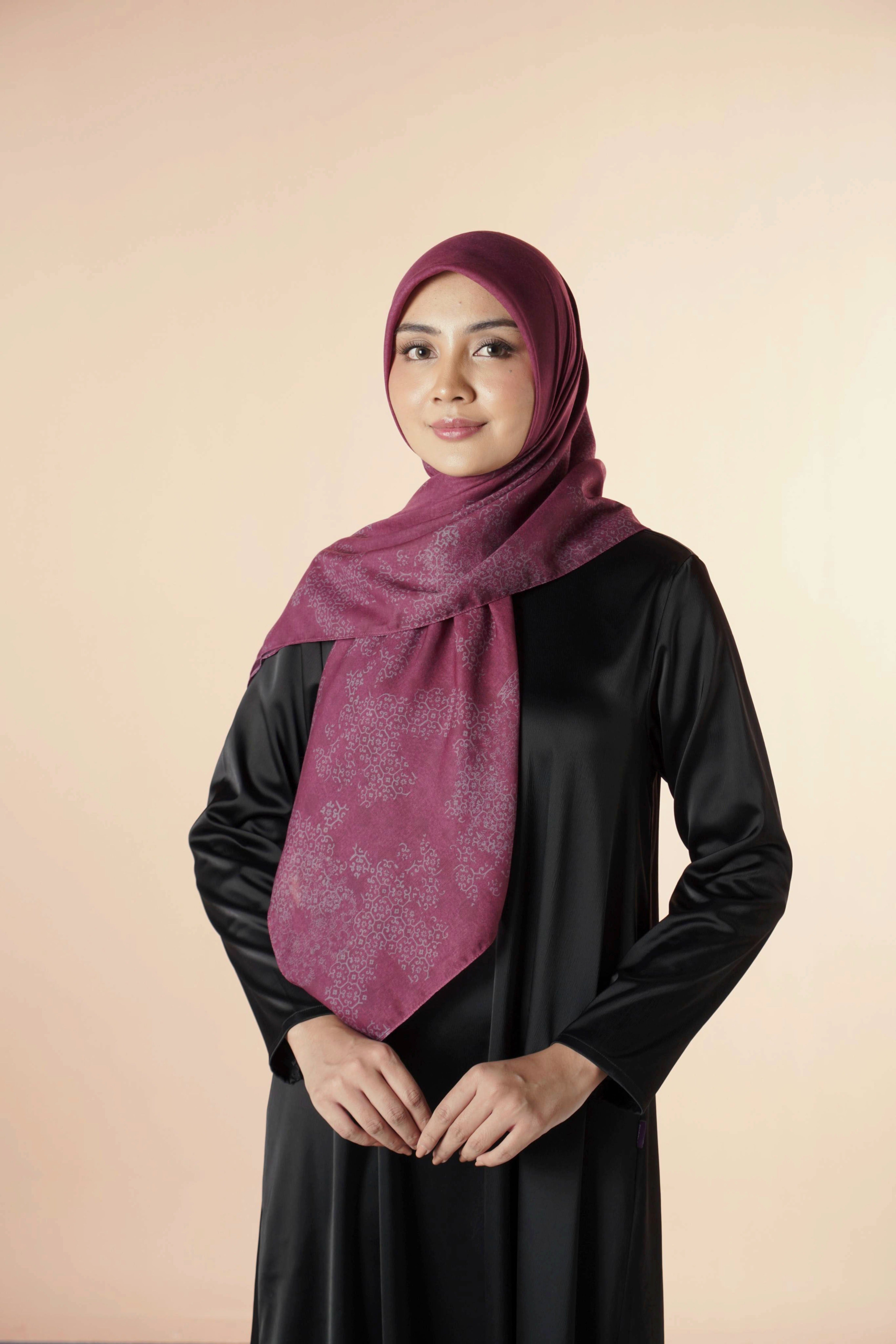 Kaila Vintage Tapestry Maroon