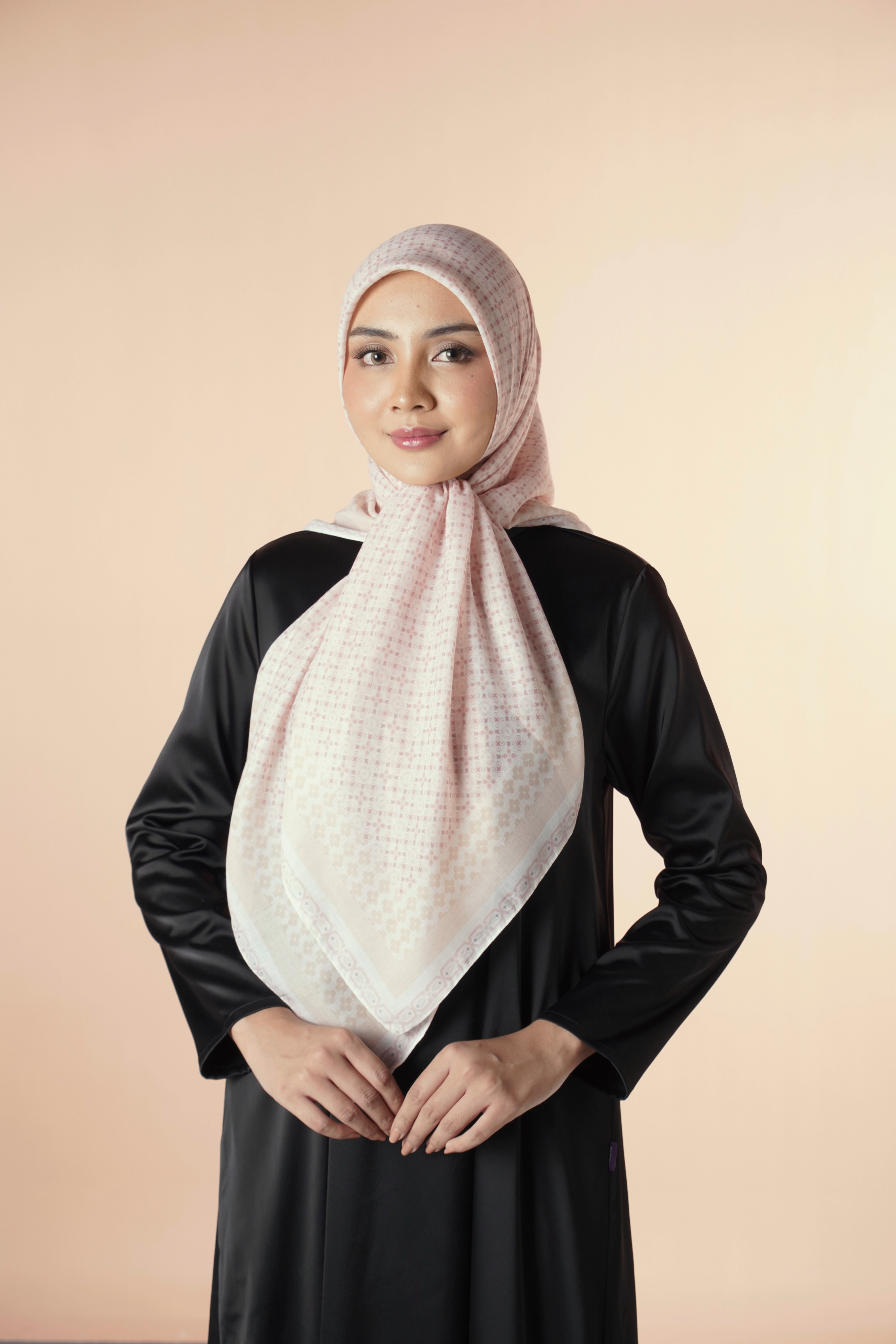 Kaila Classic Rosette Cream