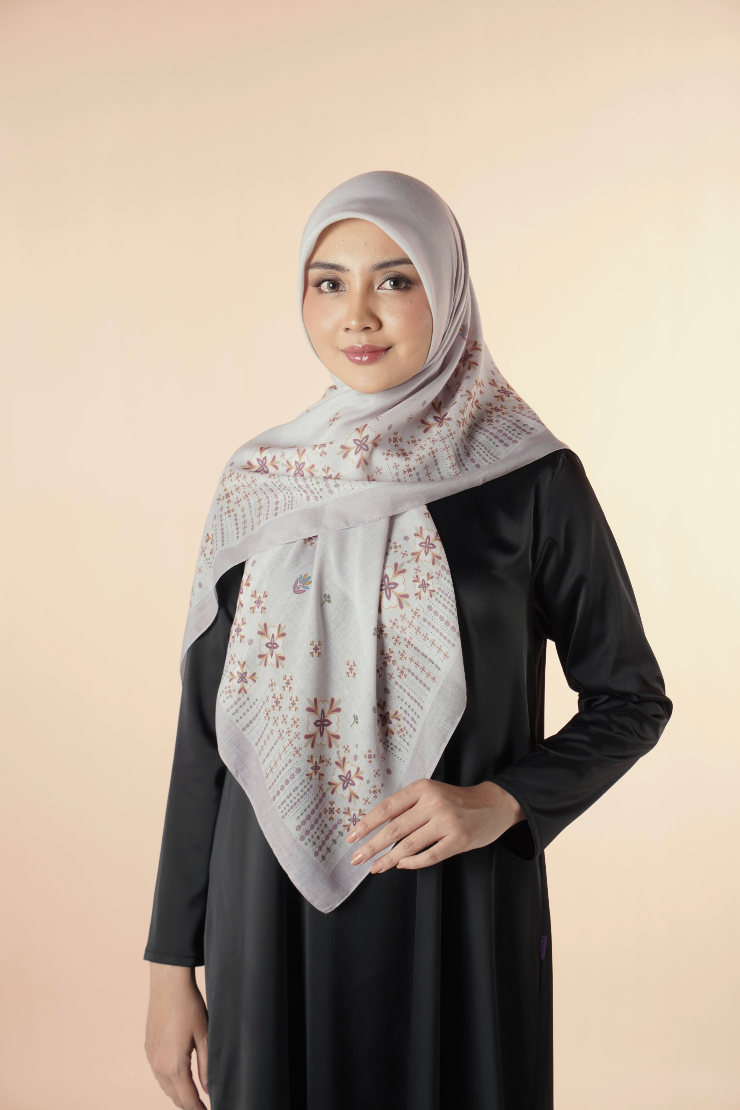 Elzatta Kaila Bordered Clover Ash Grey