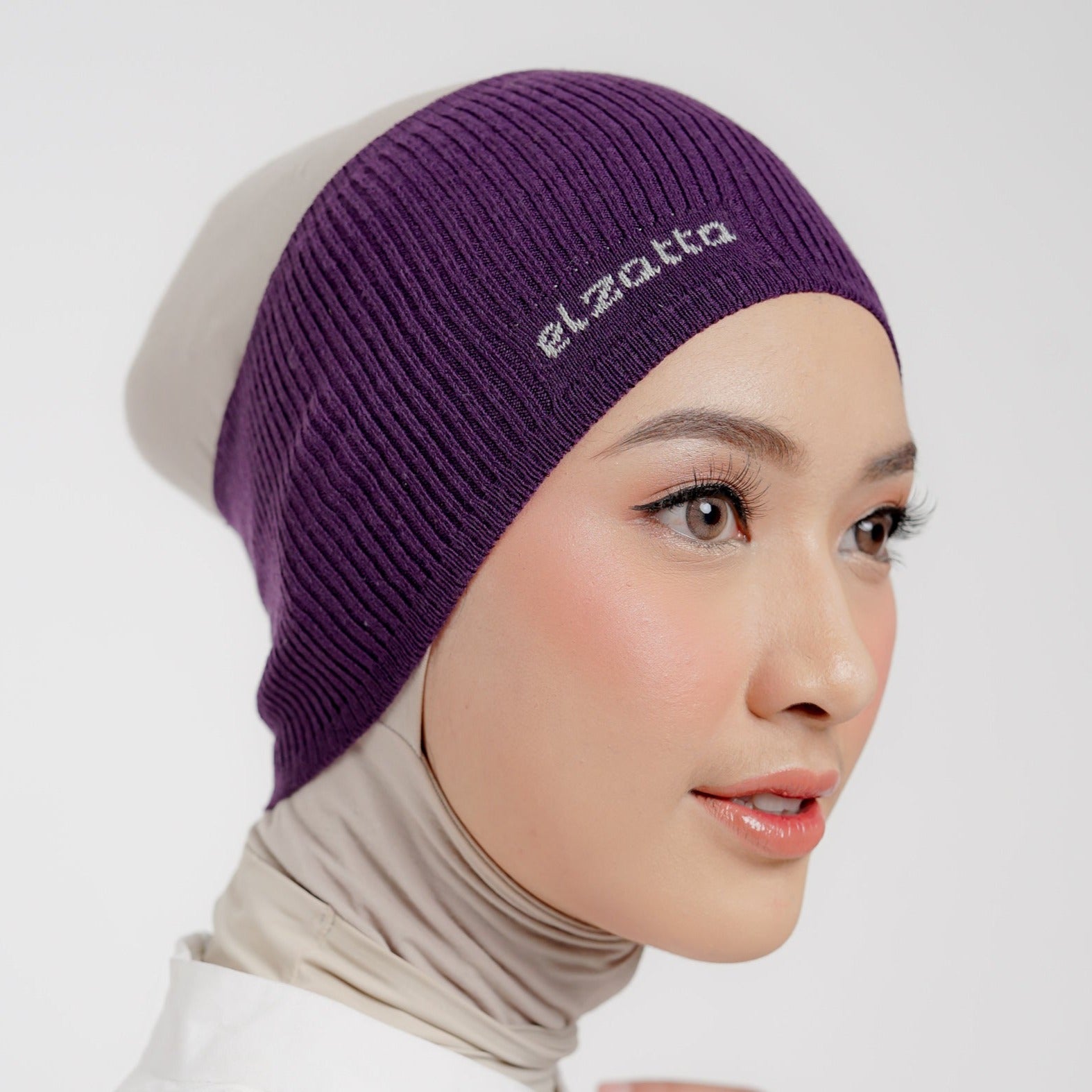 Romantik porno Rus ayol kamerada porno tomosha qilishni xohlamaydi.