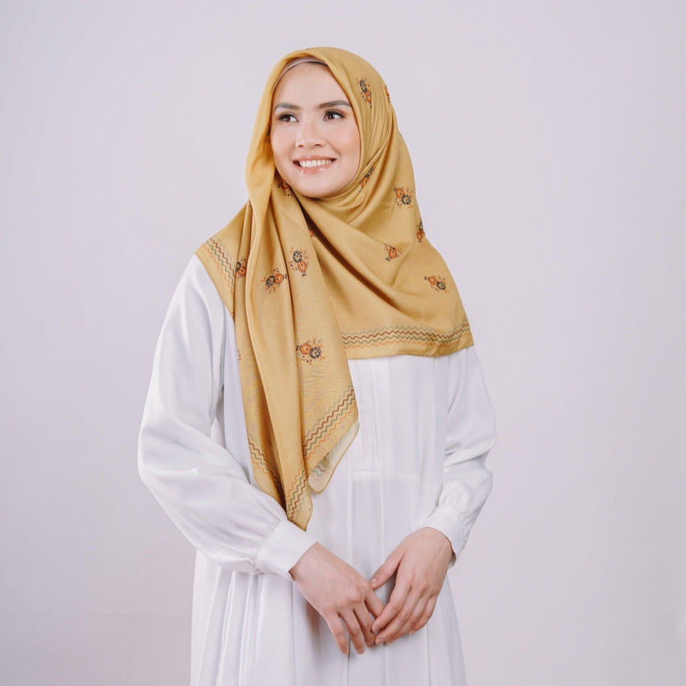 Elzatta Jilbab Segi Empat Scraf Motif Kaila Dara - Mustard