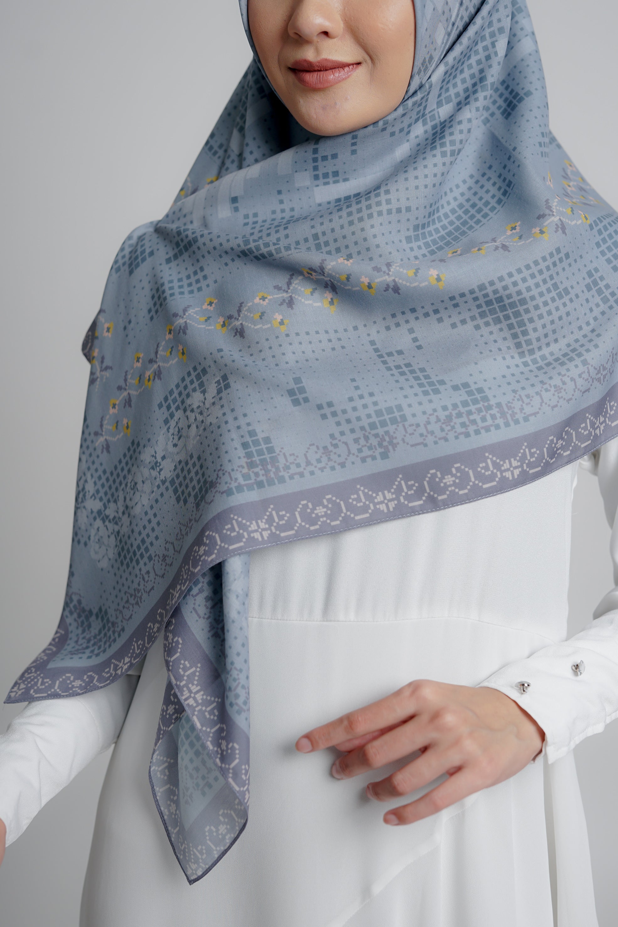 Elzatta - Hijab Segiempat Kaila Pixel Flower - Biru Denim