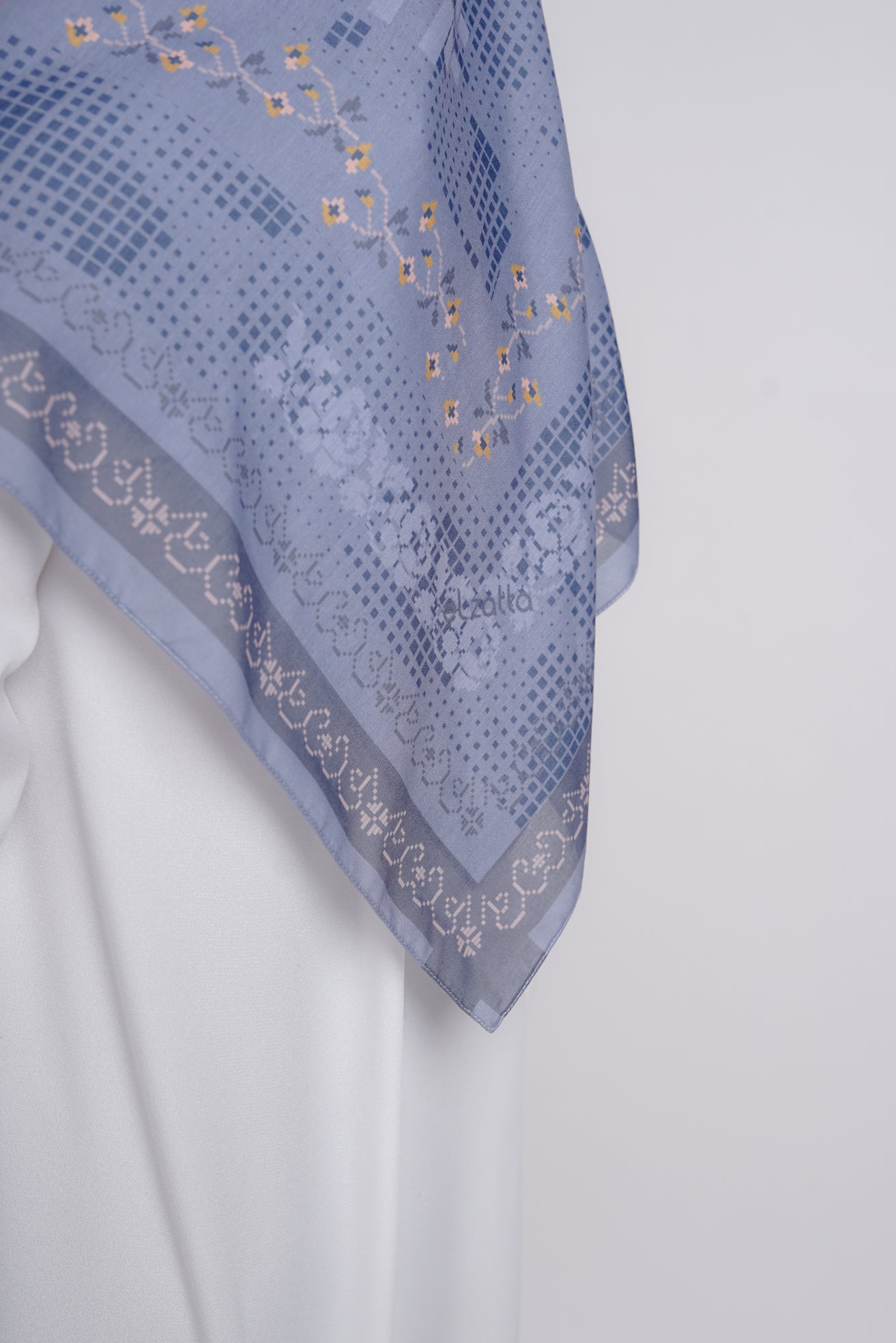 Elzatta - Hijab Segiempat Kaila Pixel Flowar - Dusty Blue