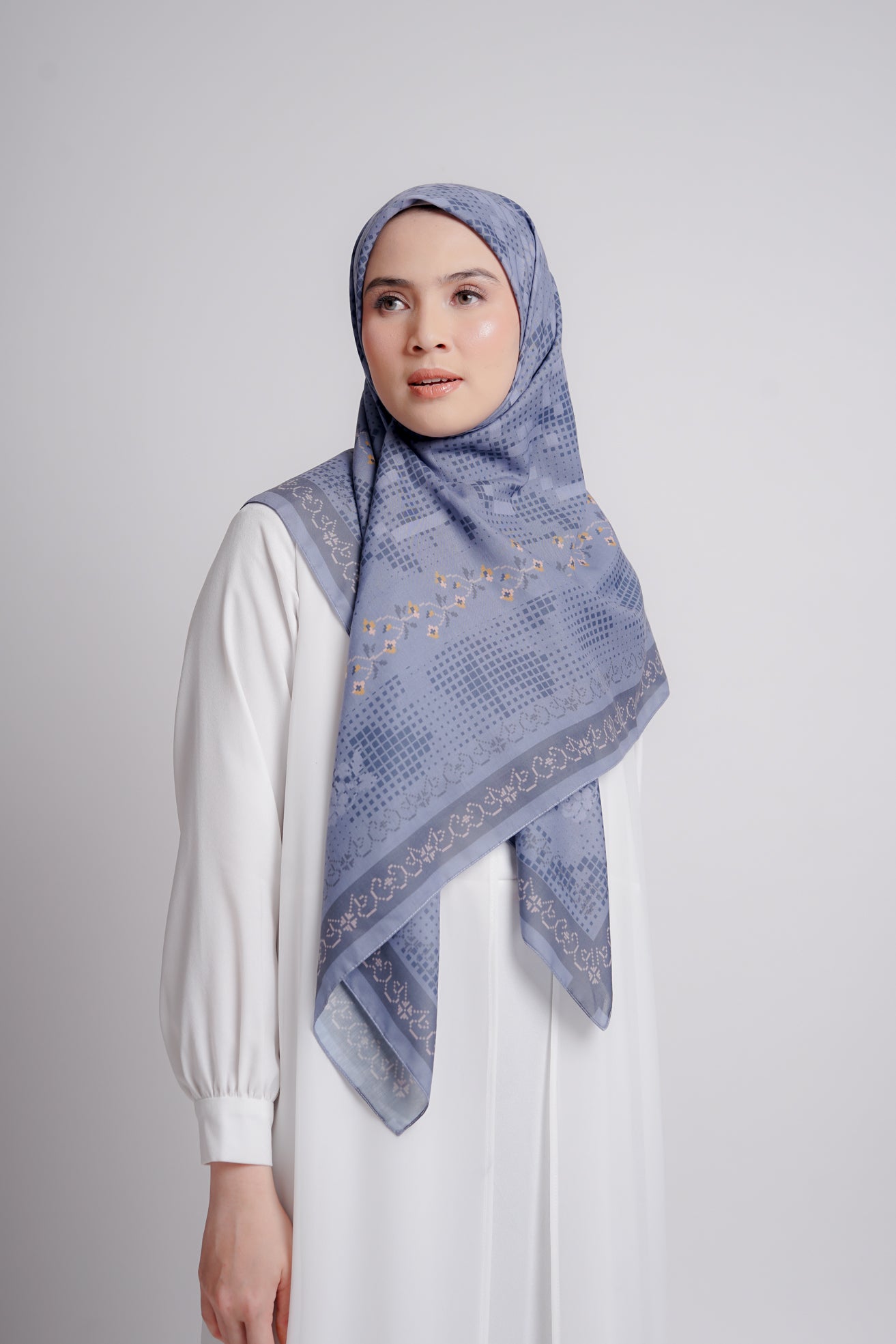 Elzatta - Hijab Segiempat Kaila Pixel Flowar - Dusty Blue