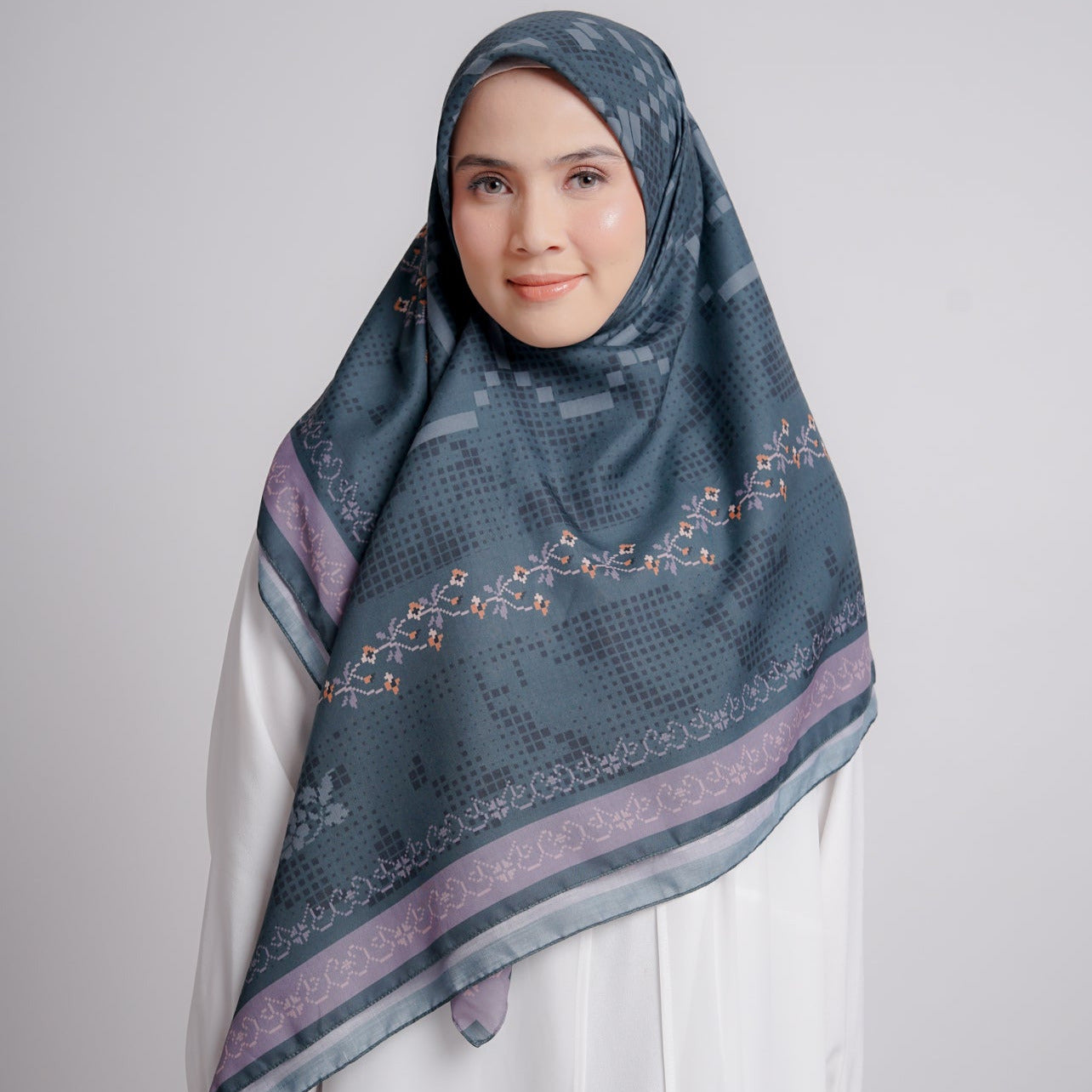 Elzatta - Hijab Segiempat Kaila Pixel Flower - Hijau