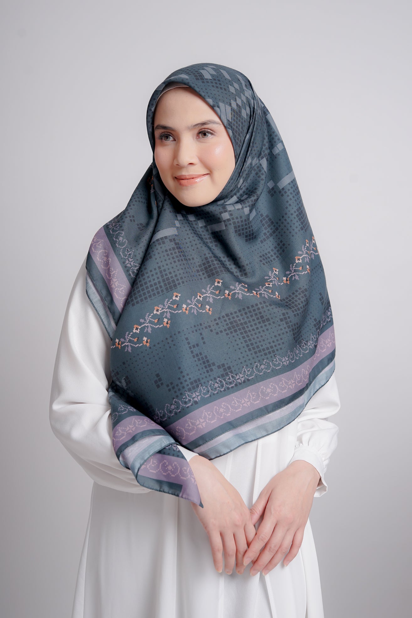 Elzatta - Hijab Segiempat Kaila Pixel Flower - Hijau