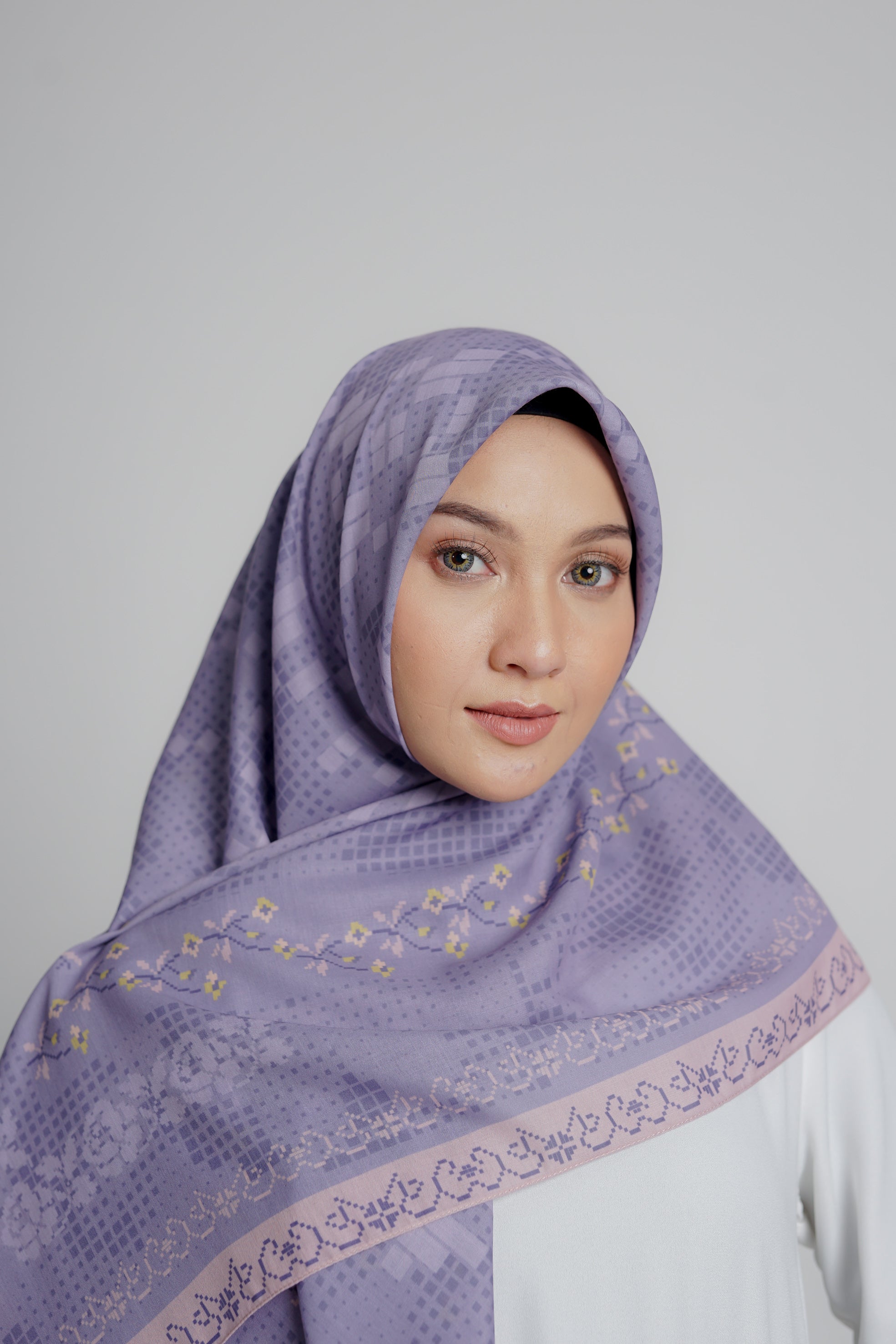 Elzatta - Hijab Segiempat Kaila Pixel Flower - Lavender