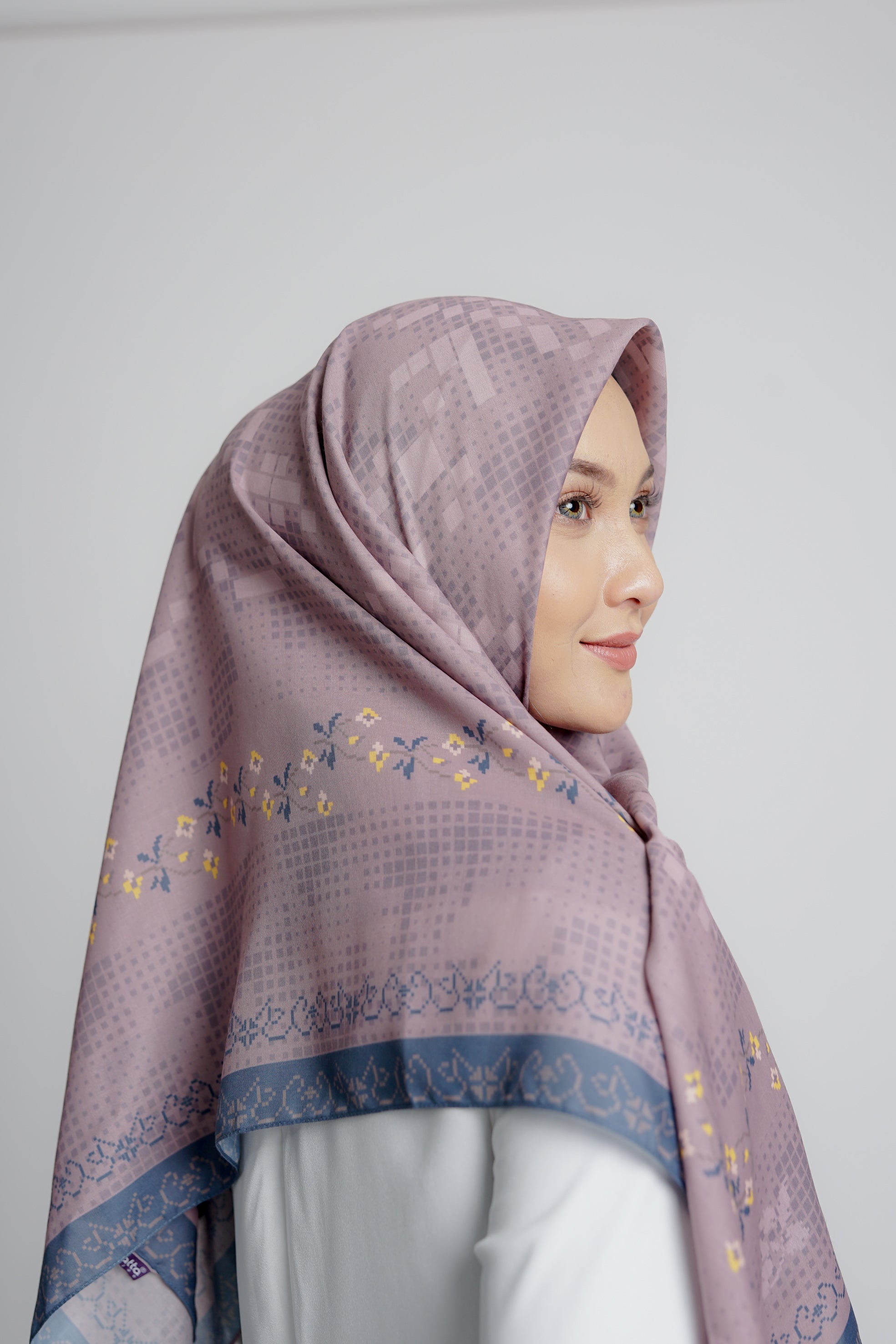 Elzatta - Hijab Segiempat Kaila Pixel Flower - Mocca