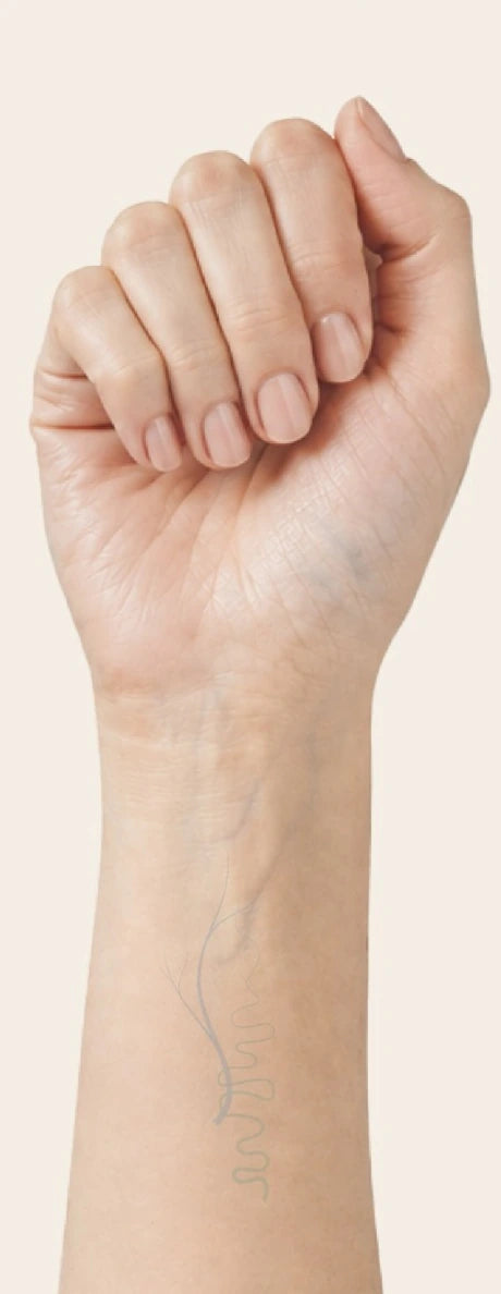 Contoh urat nadi biru kehijauan untuk neutral undertone